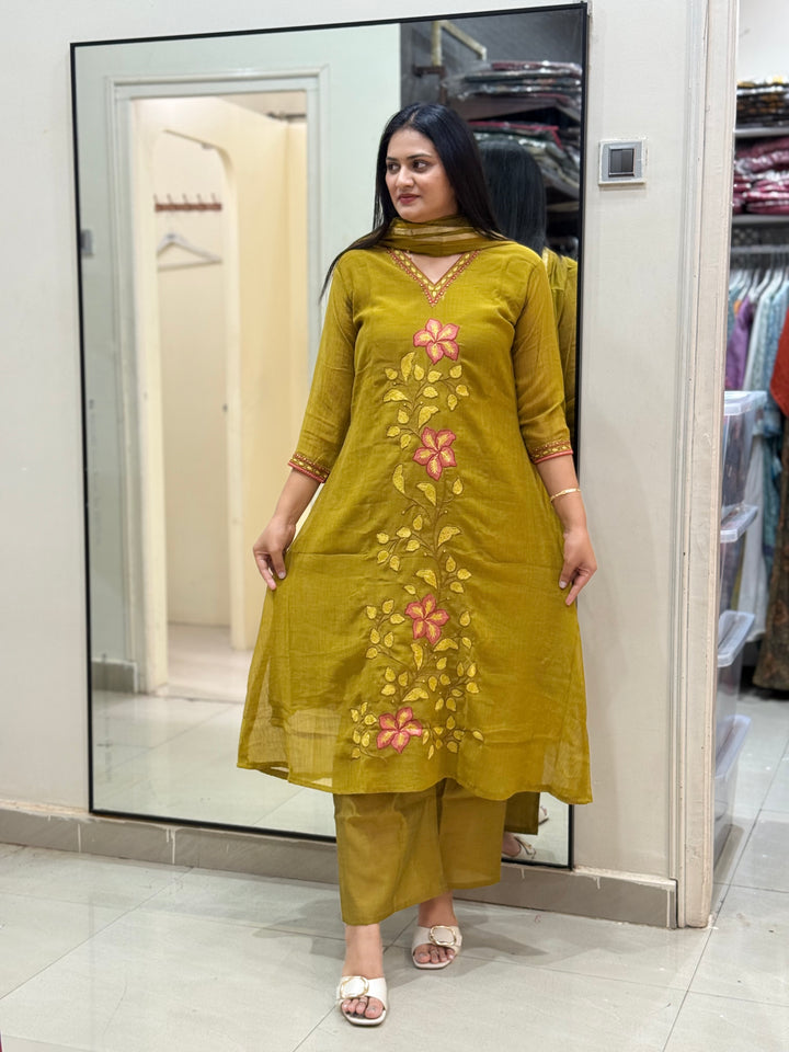 Crush Mul Chanderi Collection With Zari Border Dupatta | R207