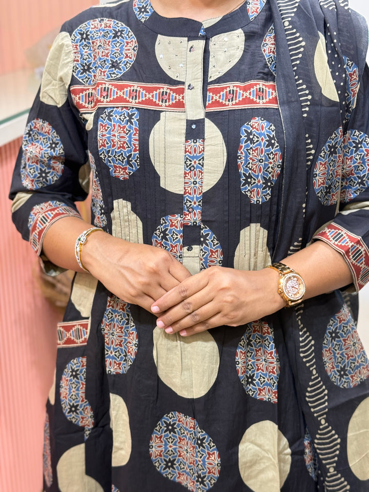 Pure 60-60 Cotton 3 Pc Collection With Polka Dot Plaza | R182