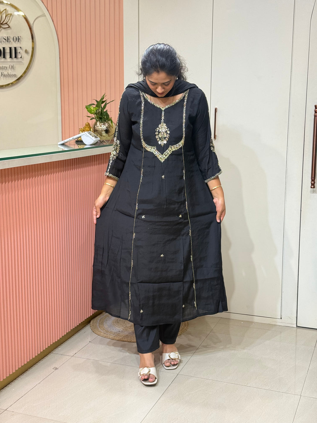 Premium Mul Chanderi with Cut Dana and zardosi work Party Wear Collection | R206