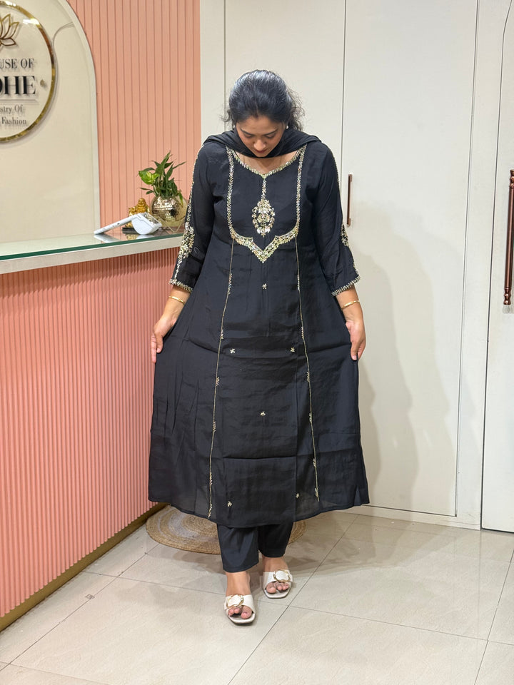 Premium Mul Chanderi with Cut Dana and zardosi work Party Wear Collection | R206