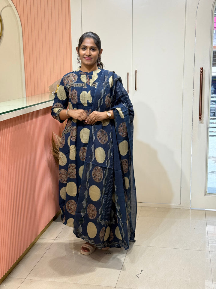 Pure 60-60 Cotton 3 Pc Collection With Polka Dot Plaza | R182