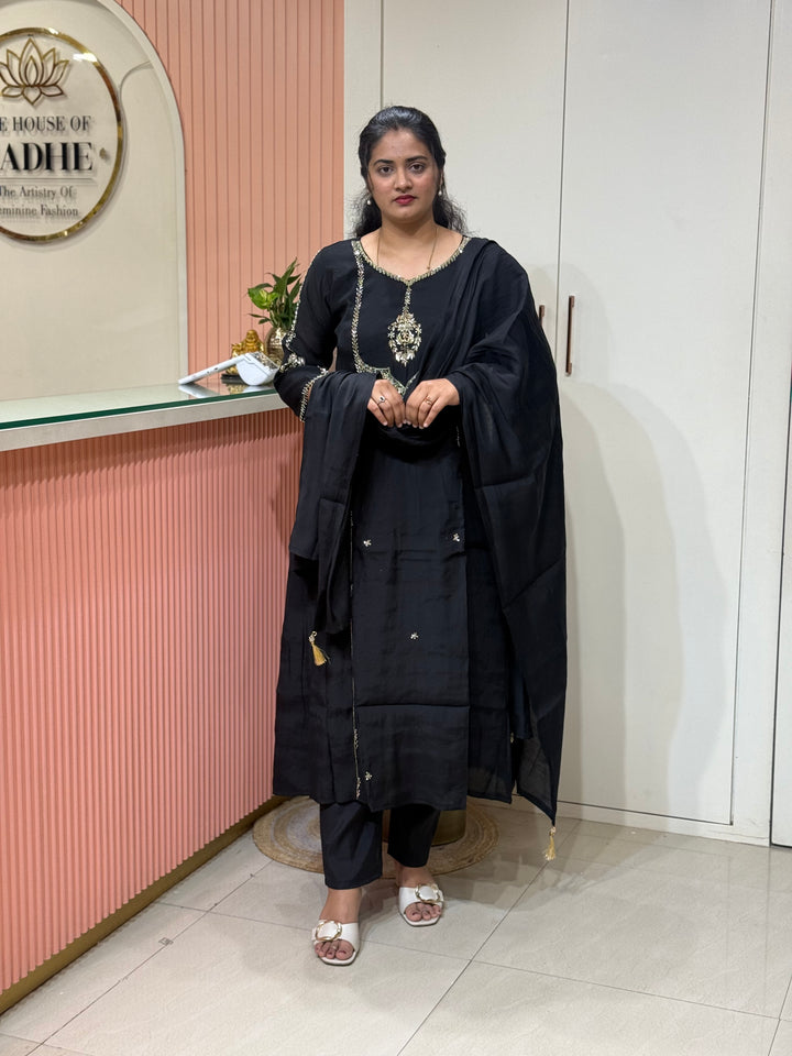 Premium Mul Chanderi with Cut Dana and zardosi work Party Wear Collection | R206