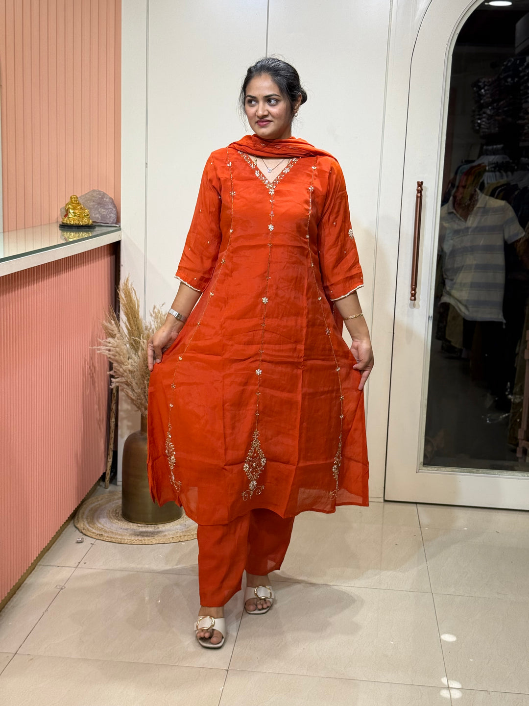 S Mul Chanderi 3 Pc Kurta Set – Cutdana &amp; Bead Work | Semi Party Wear | R138