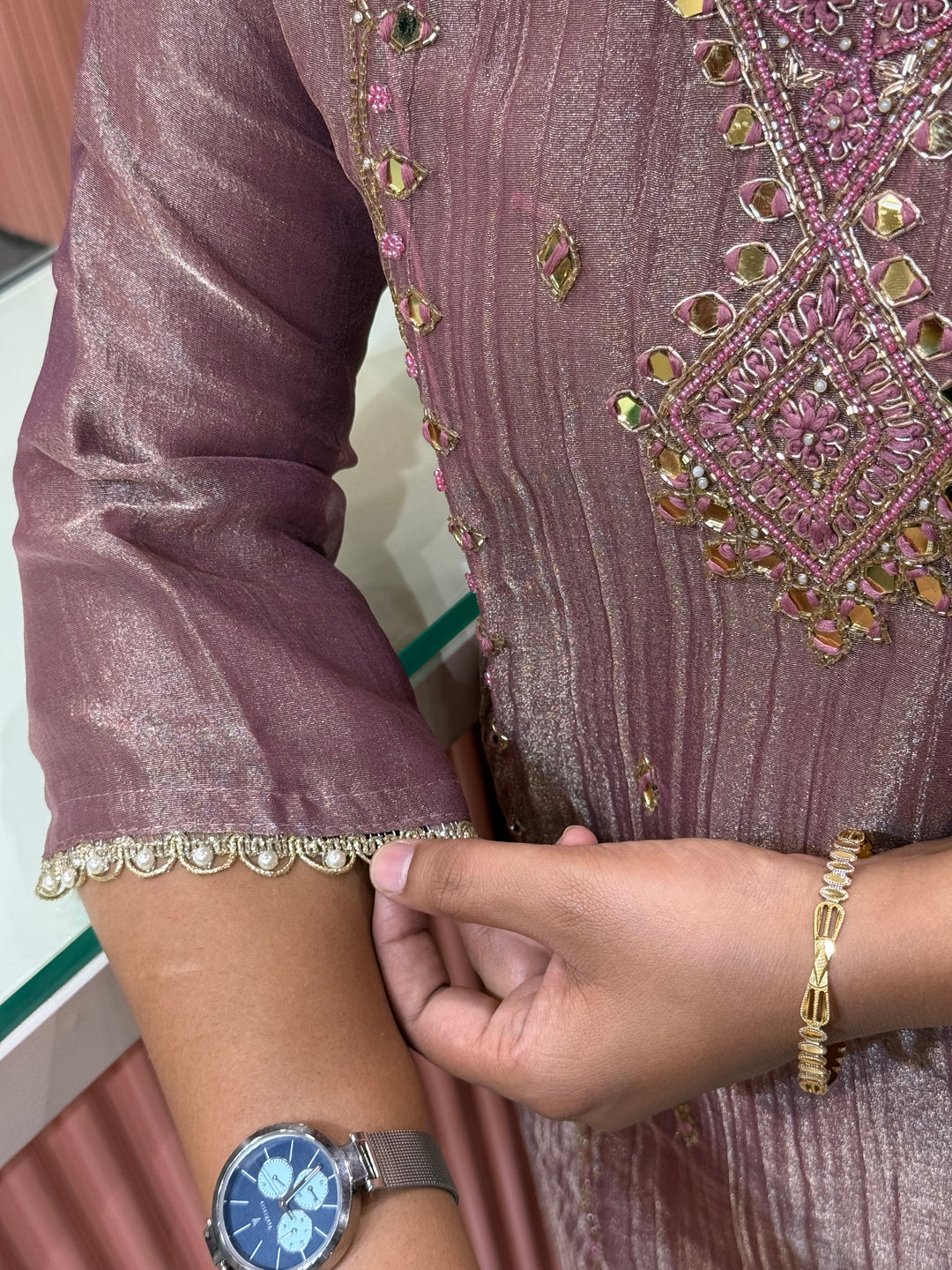 Shimmer Crush Tissue Fabric (salsa) Handwork 𝗦𝘂𝗶𝘁 𝗔𝗿𝗿𝗶𝘃𝗲𝗱 | R148