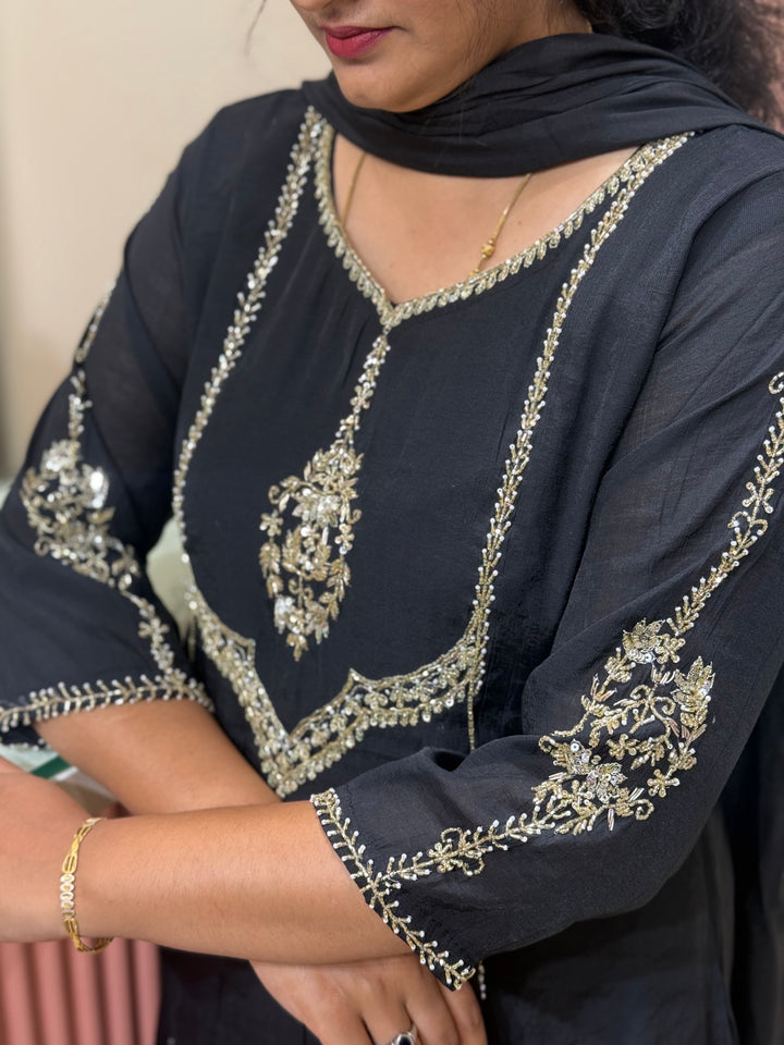 Premium Mul Chanderi with Cut Dana and zardosi work Party Wear Collection | R206