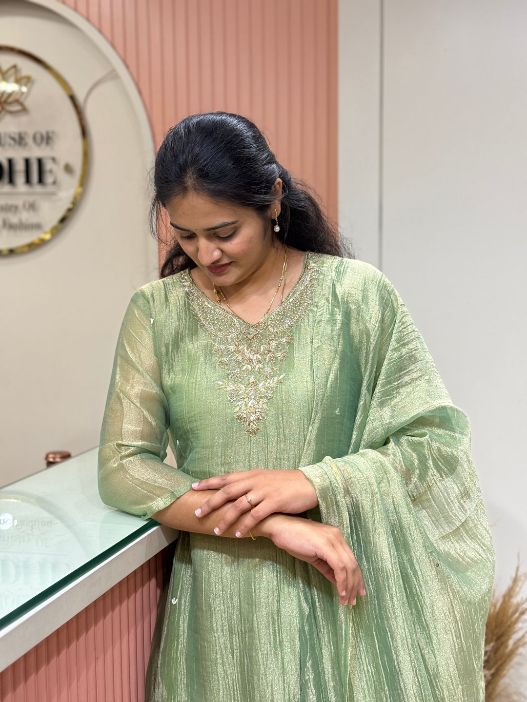 Shimmer Crush Tissue Fabric (salsa) with Handwork 𝗦𝘂𝗶𝘁 𝗔𝗿𝗿𝗶𝘃𝗲𝗱 (Full Length dupatta)| R148