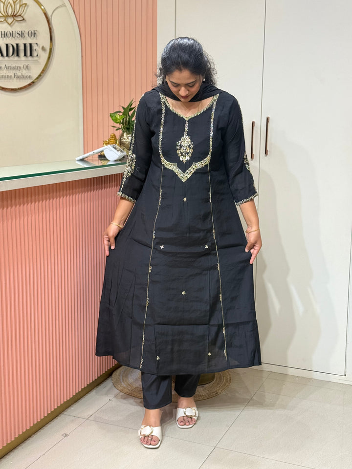 Premium Mul Chanderi with Cut Dana and zardosi work Party Wear Collection | R206